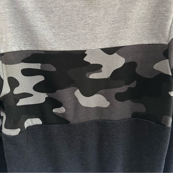 Westy Mfg Co~ Black + Gray Camo Hoodie Sweatshirt in size Medium (Men’s) - Picture 12 of 12